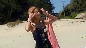 【夏の海！】看板娘ギャルが大胆過ぎるTバック挑発で即フェラ♡絶頂潮吹き連発のヤバすぎ一部始終！