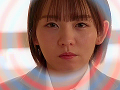 《アイドル×騎乗位》魅惑の歌姫が教室で大胆パフォーマンス！スク水姿で魅せる官能の舞い