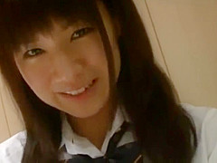 制服JKが魅せる大胆なフェラチオと笑顔
