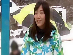 『もうダメ…』マジックミラー車内で生ハメ！濡れたアソコを鬼ピストンで突きまくる！ゲレンデで繰り広げられる大学生の禁断マッサージ